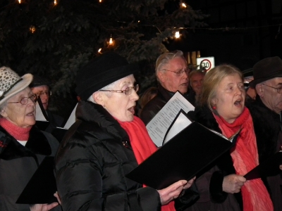 18. Dez. Singen unterm Weihnachtsbaum
