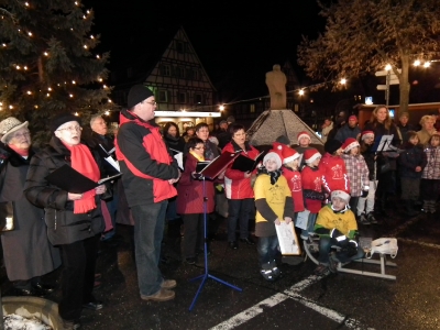 18. Dez. Singen unterm Weihnachtsbaum