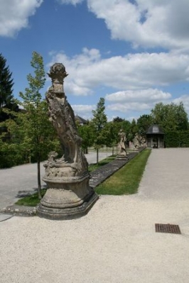 Ausflug mit Enkirch - Vor dem Schloss