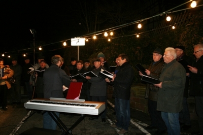 Singen unterm Weihnachtsbaum am 23. Dezember