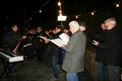 Singen unterm Weihnachtsbaum am 23. Dezember