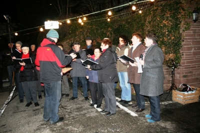 Singen unterm Weihnachtsbaum am 23. Dezember