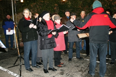 Singen unterm Weihnachtsbaum am 23. Dezember