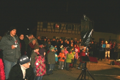 Singen unterm Weihnachtsbaum am 23. Dezember