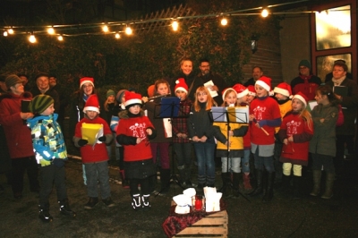 Singen unterm Weihnachtsbaum am 23. Dezember