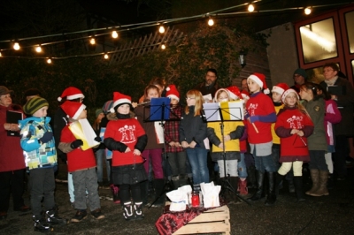 Singen unterm Weihnachtsbaum am 23. Dezember