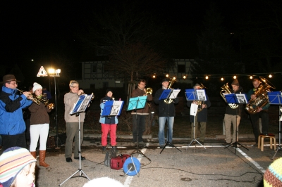 Singen unterm Weihnachtsbaum am 23. Dezember