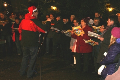 Singen unterm Weihnachtsbaum