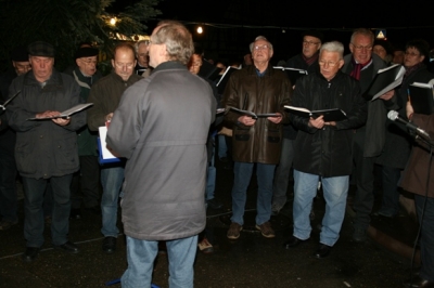 Singen unterm Weihnachtsbaum