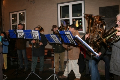 Singen unterm Weihnachtsbaum
