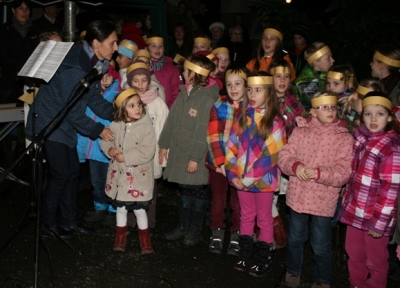 Singen unterm Weihnachtsbaum
