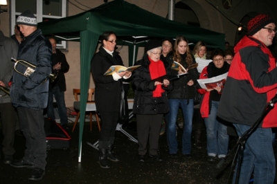 Singen unterm Weihnachtsbaum
