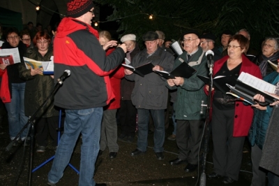 Singen unterm Weihnachtsbaum