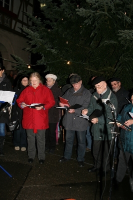 Singen unterm Weihnachtsbaum