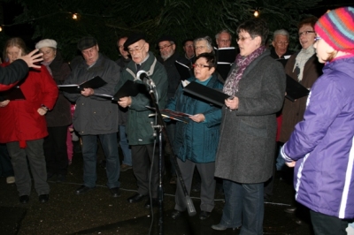 Singen unterm Weihnachtsbaum
