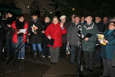 Singen unterm Weihnachtsbaum