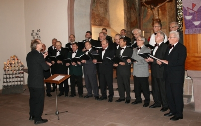 Die Männer singen am 3. Advent in der Kirche